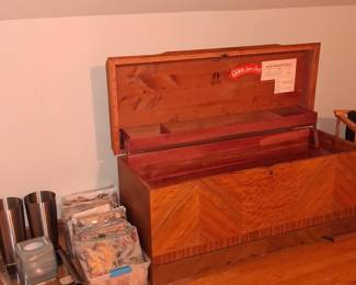 BLANKET CHEST