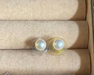 18k Yellow Gold Pearl Stud Earrings
