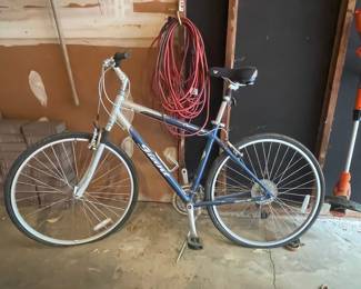 Giant Cypress DX Hybrid Bicycle