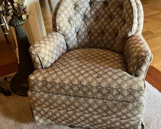 Swivel arm chair