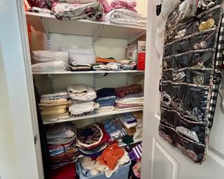 Linens, Tablecloths, Lace, Bedding & Vintage Textiles
