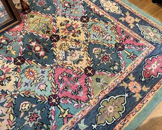 Traditional Floral Area Rug