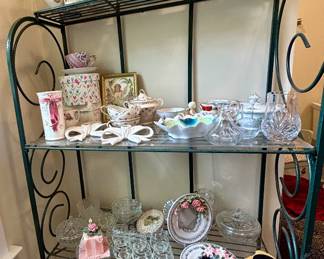 Vintage Cottage Décor, Crystal & Decorative Collectibles