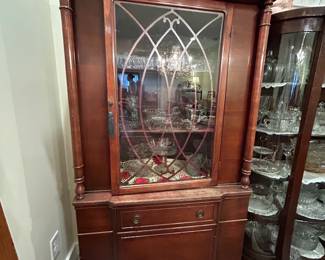 Traditional Display Cabinet with Leaded Glass Door