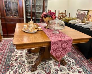 Solid Oak Lion Head Pedestal Dining Table