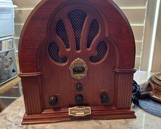Thomas Collector’s Edition Cathedral Radio