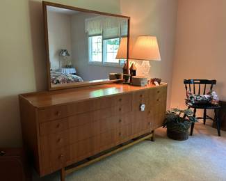Heritage MCM-Style Dresser & Mirror