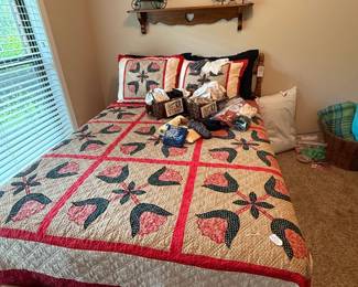 American Tulip Quilt Set by Martha Stewart