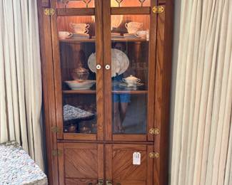 Corner hutch/Cabinet
