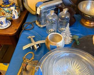 Federal Glass star pattern nesting bowl set, spanish Door pull