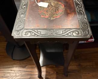 Orna chinese-style pedestal table with dragon
