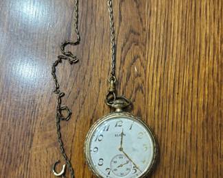 This timepiece features an Elgin Grade 303, Model 3 pocket watch movement, which completed production on February 27, 1925. Beautiful pocket watch that at this time is working.