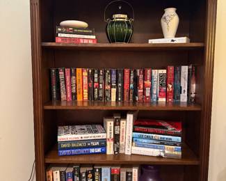 I spy with my little eyes Stephen King, Anne Rice, David Baldacci, Dean Koontz and many other great authors.