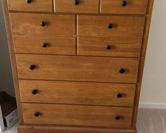 Lot 51: Wooden Chest of Drawers