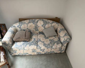 Lot 2: Floral Upholstered Loveseat