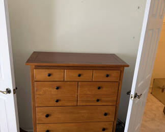 Lot 1: Wooden Chest of Drawers