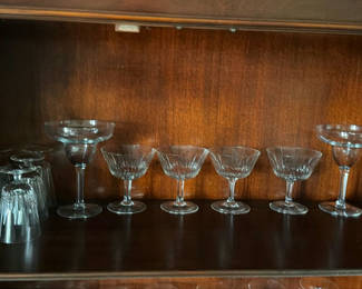 Lot 14: Assorted Glassware Set