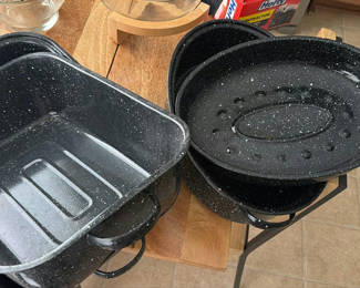 Lot 55: Enamel Roasting Pans and Stock Pot Set