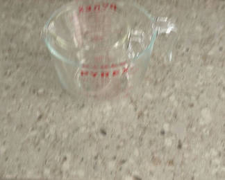 Lot 110: Pyrex Glass Measuring Cups