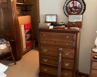 dresser, Christmas tree