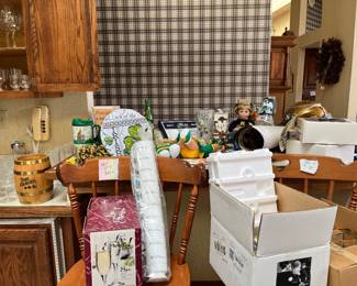 lots of Notre Dame memorbillia, barware