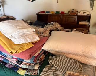antique quilts, bed, bedding