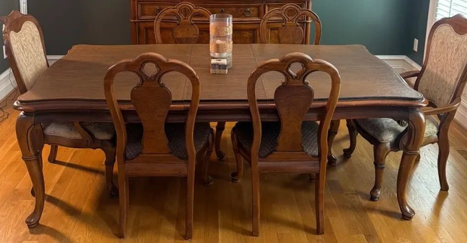 001 Dining Room Table With Removable Leaf, 6 Chairs And Table Decor, Table 92L X 44 Wide X 31Tall