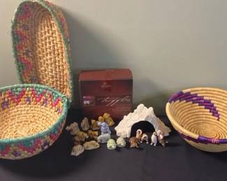 Bright Color Wicker Baskets ceramic Animals And Eskimos