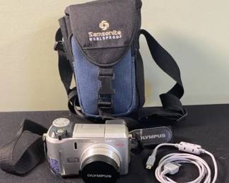 Olympus Camedia C 750 Ultra Zoom 4.3 Megapixel Digital Camera With Case Cord