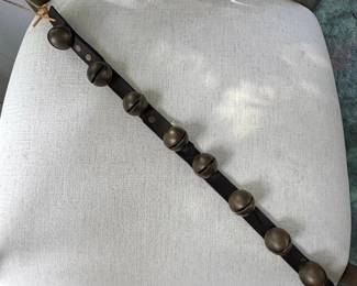 321 antiqueleatherstrapwith8brasssleig