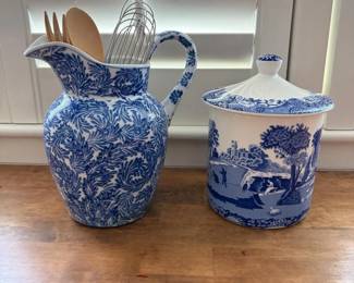 272 spodeblueitalianliddedcanisterandb