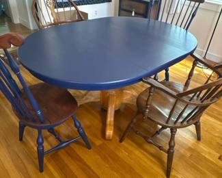 115 ovalpedestaldiningtablewithtwopair