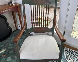 302 solidwoodrockingchairwithcreamupho