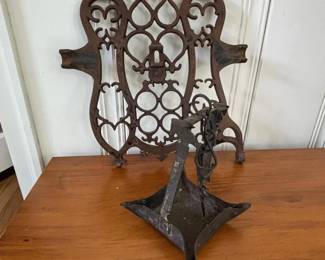 320 twovintagemetaldecorativepieces