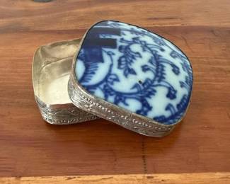 155 chineseporcelainandmetaltrinketbox