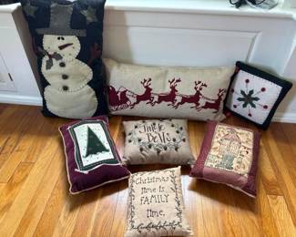 359 decorativeholidaypillowcollection