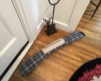 081 plaiddraftstopperandstagtowelholde