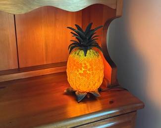 091 pineappleaccenttablelamp