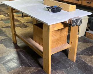 346 sturdywoodworkbenchwithvise