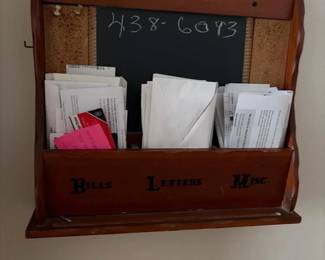 285 wallmountedmailorganizerwithchalkbo
