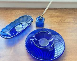 263 mixedlotofvintagecobaltblueglassd