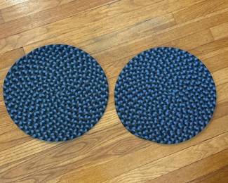 111 pairofroundbraidedtablemats