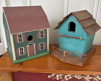 324 pairofhandcraftedwoodenbirdhouseson