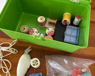 365 largegreensewingboxwithvintagethre