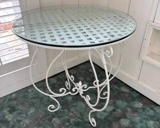 326 roundwhitemetalpatiotablewithtempe