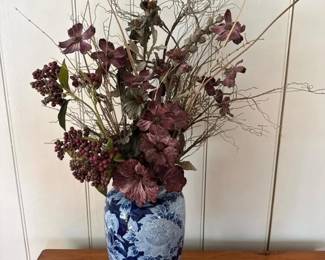 151 largebluewhitefloralporcelainvasew