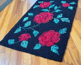 192 handhookedwoolrugwithredroses2x