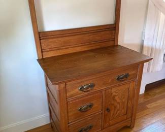 377 antiqueoakwashstanddresserwithtowel