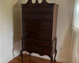 231 queenannewooddresserwith8drawers