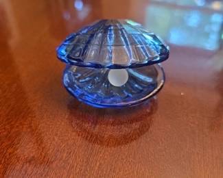 Clam shell